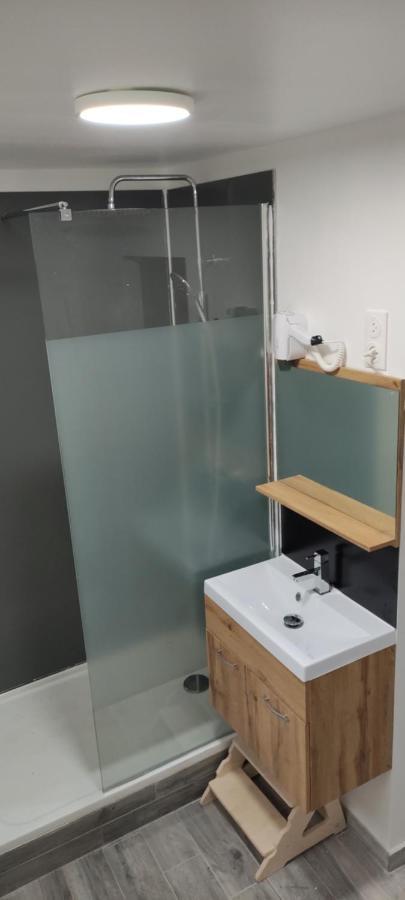 Offrez-Vous Un Sejour Dans Notre Studio T1 Bis A Entressen Une Grande Piscine Pour Se Rafraichir ,Un Espace De Jeux Pour Enfants Pour Des Heures De Divertissement Un Terrain De Petanque Pour Des Parties Endiablees Exterior photo