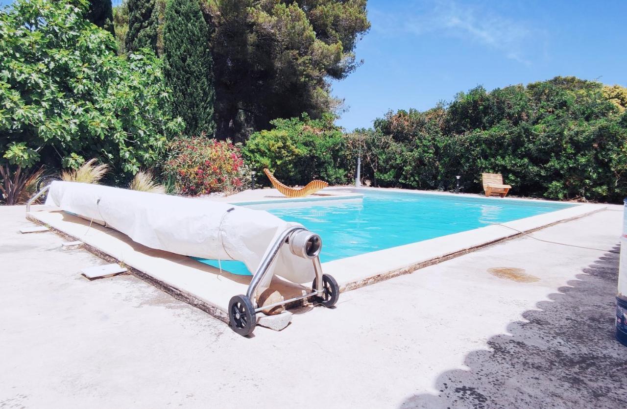 Offrez-Vous Un Sejour Dans Notre Studio T1 Bis A Entressen Une Grande Piscine Pour Se Rafraichir ,Un Espace De Jeux Pour Enfants Pour Des Heures De Divertissement Un Terrain De Petanque Pour Des Parties Endiablees Exterior photo